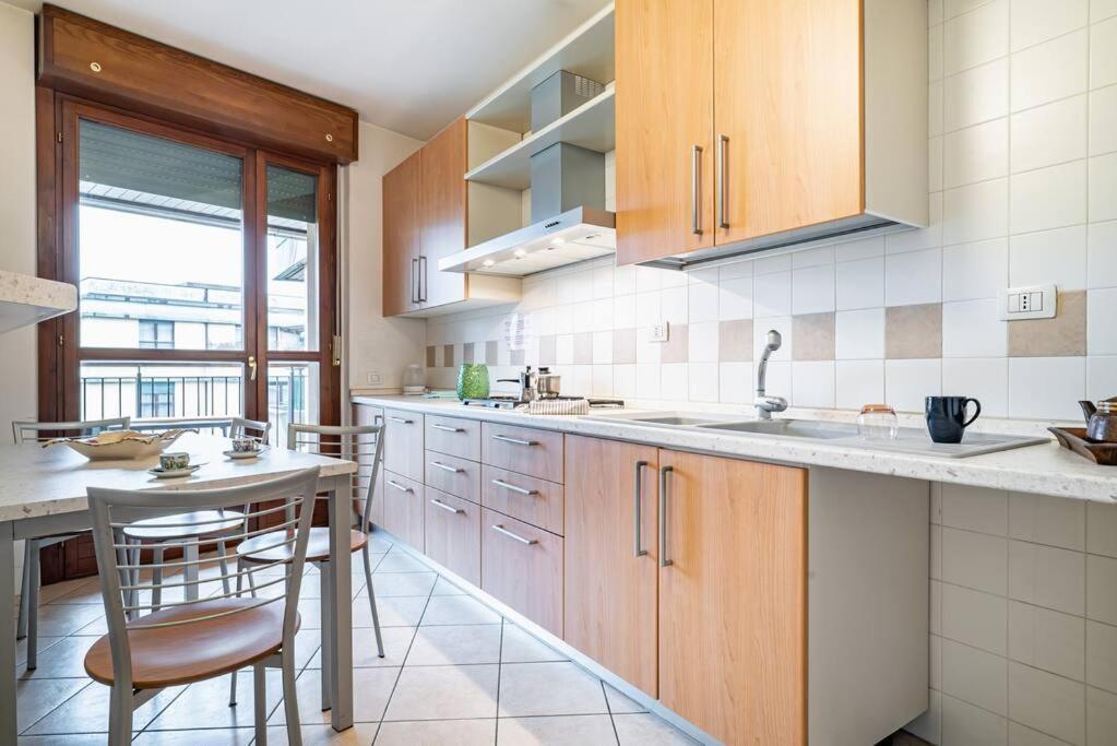 Broletto Park Apartment - Affitti Brevi Italia Lecco Bagian luar foto