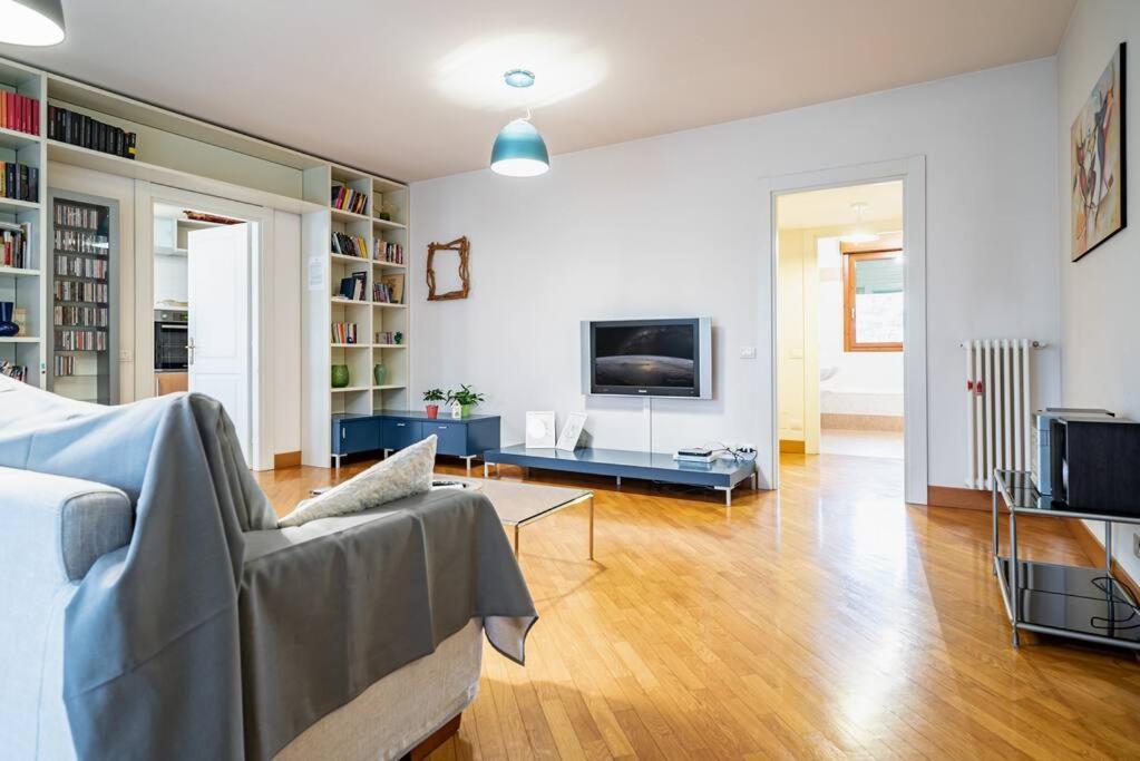Broletto Park Apartment - Affitti Brevi Italia Lecco Bagian luar foto
